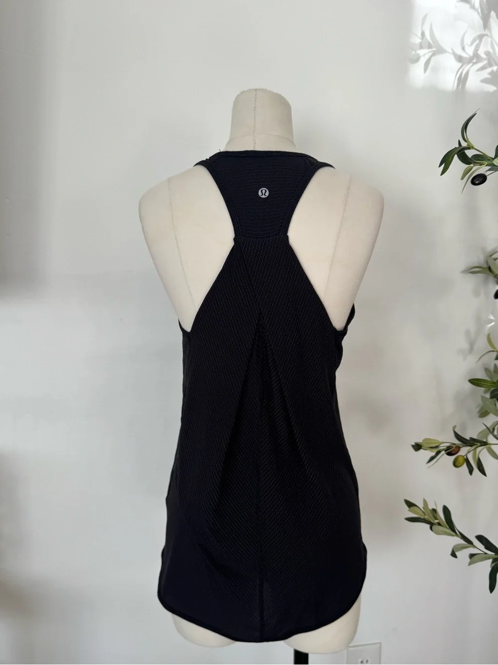 Lululemon Black Racerback Mesh Workout Tank Top Size 6 Athletic Yoga Running Gym